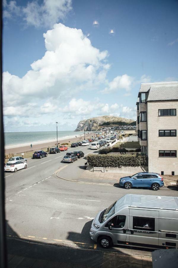 Carmel House Hotel Llandudno Bagian luar foto
