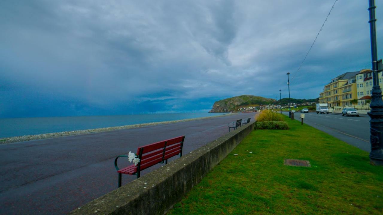 Carmel House Hotel Llandudno Bagian luar foto